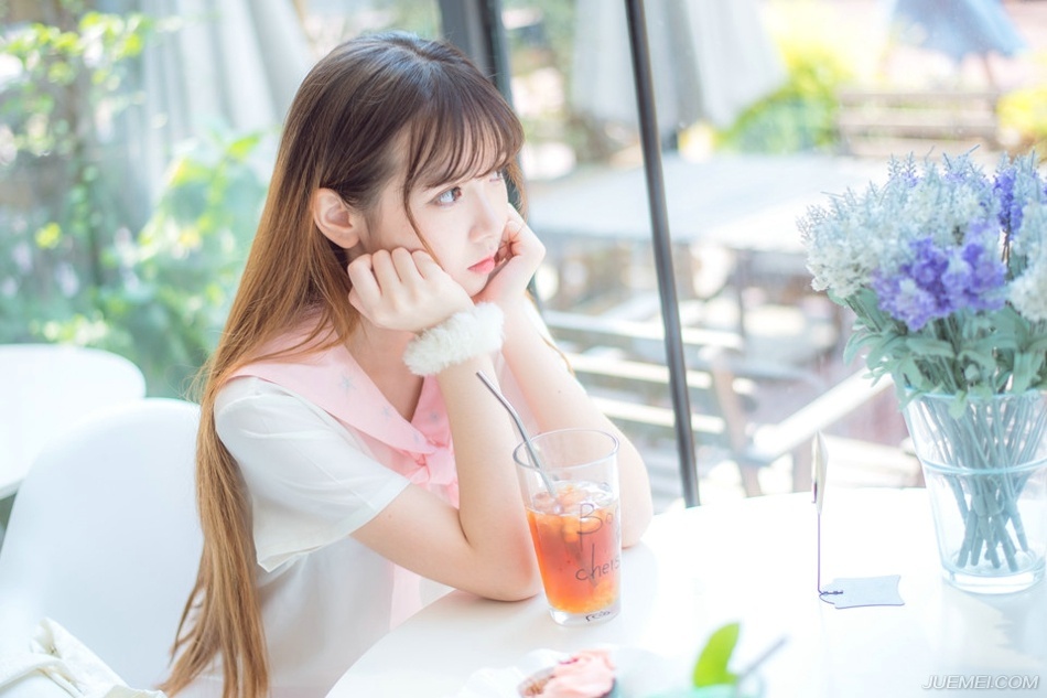 “夫君，那……他是你杀的吗？”鬼使神差的，小乔抬头问了一句。